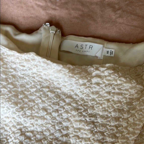 Astr Keely Textured Midi Skirt - Picture 4 of 4